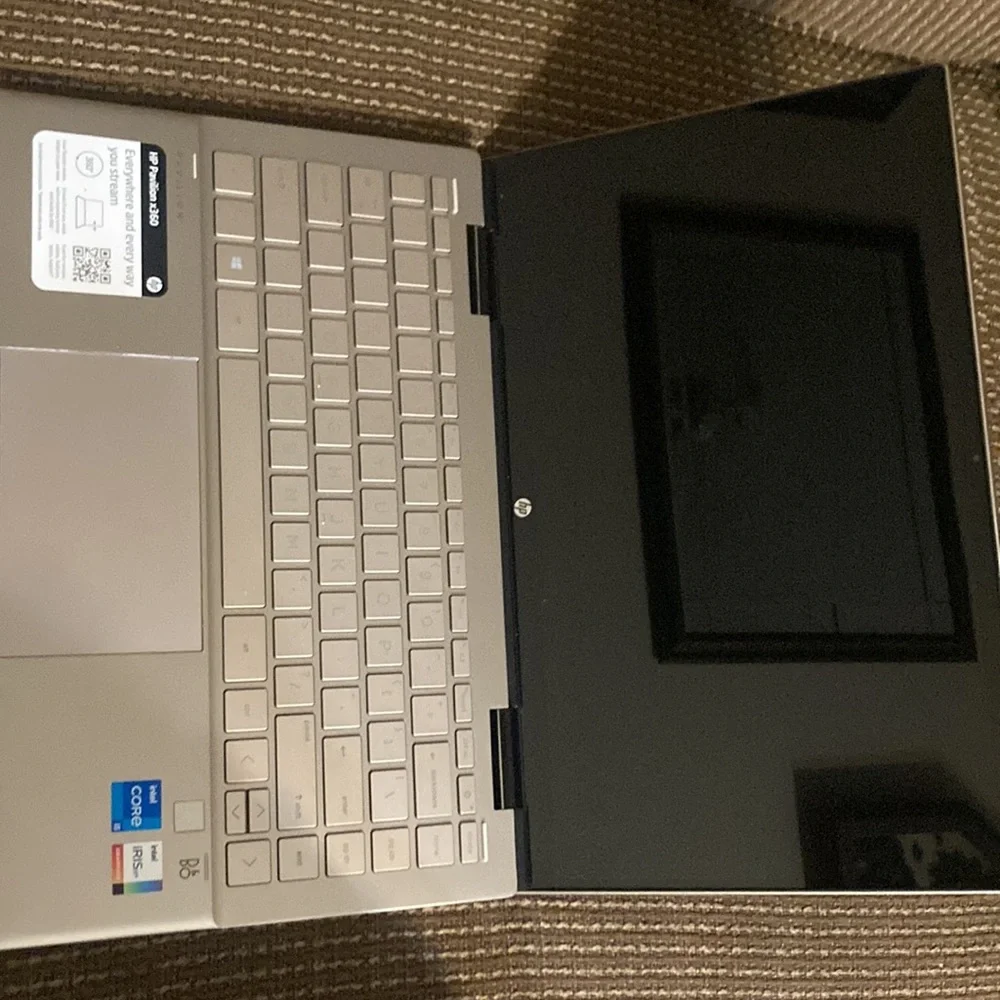 HP windows computer that fold used twice